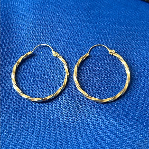 🖤14Kt yellow gold💕Twisted hoop earrings